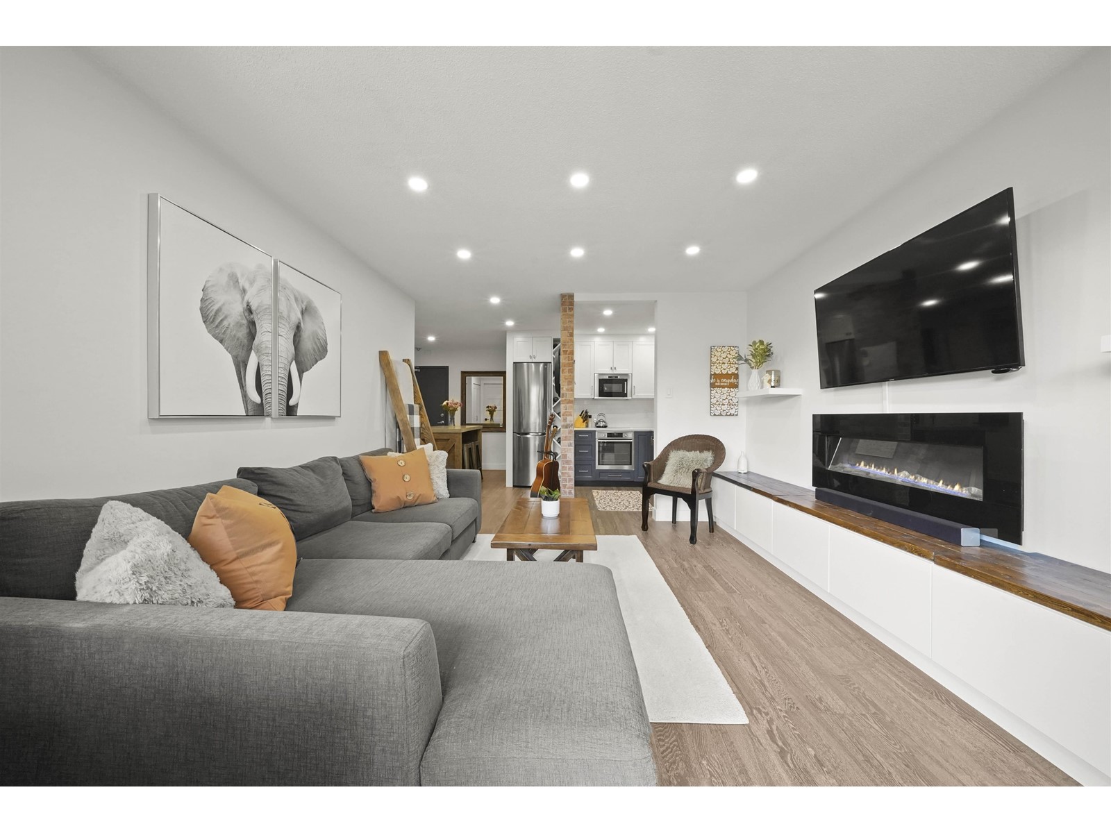 208-288 East 14th Avenue, Vancouver, BC, V5T 2M6