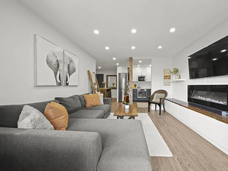 208-288 East 14th Avenue, Vancouver, BC, V5T 2M6