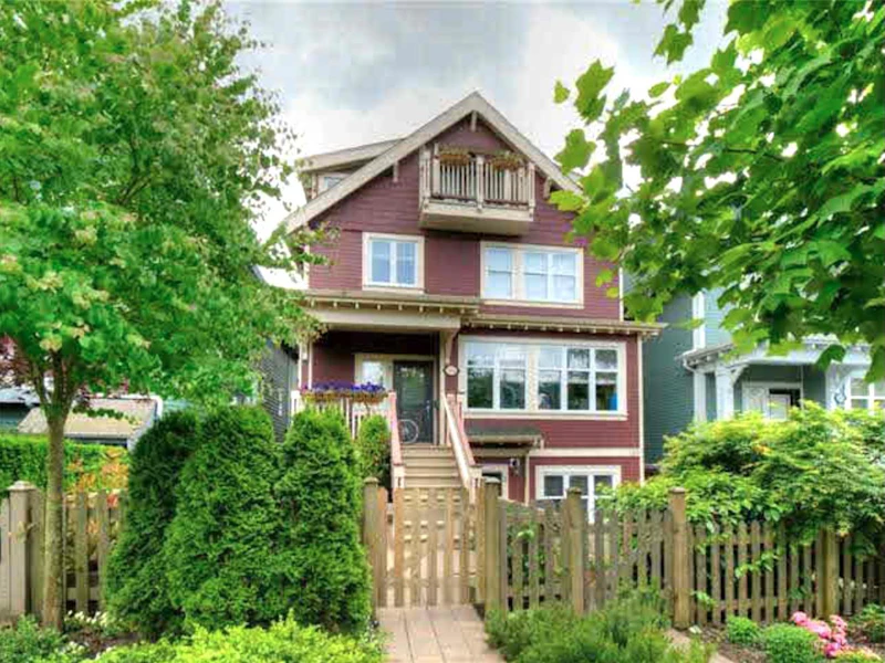 2 - 1628 Grant Street, Vancouver BC V5L 2Y5