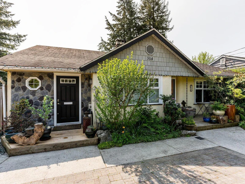 314 Tenth Avenue, New Westminster BC V3L 2B2