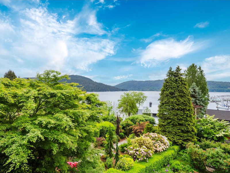 4467 Stonehaven Avenue, North Vancouver BC V7G 1E7