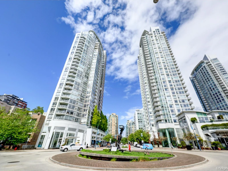 702 - 1201 Marinaside Crescent, Vancouver BC V6Z 2V2