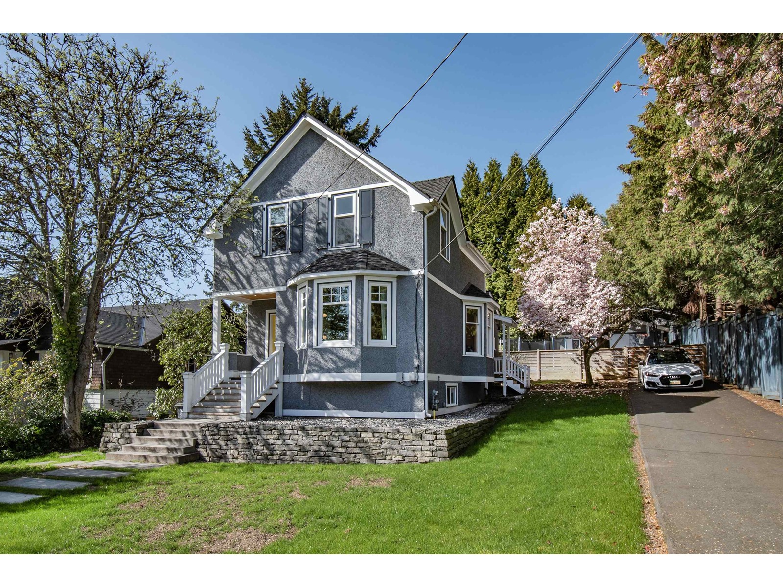 124 West Queens Road, North Vancouver, BC, V7N 2K3