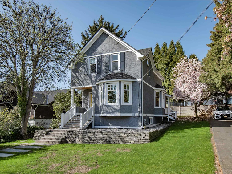 124 West Queens Road, North Vancouver, BC, V7N 2K3