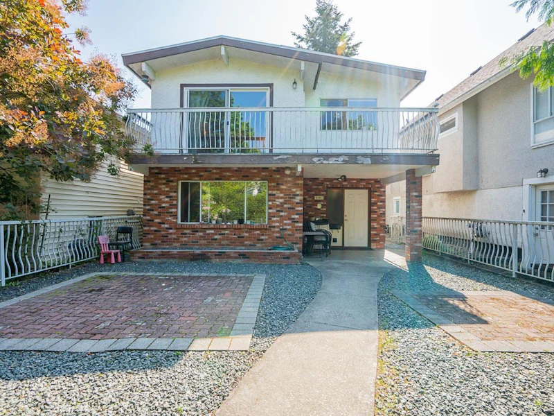 5180 Prince Edward Street, Vancouver BC V5W 2X4