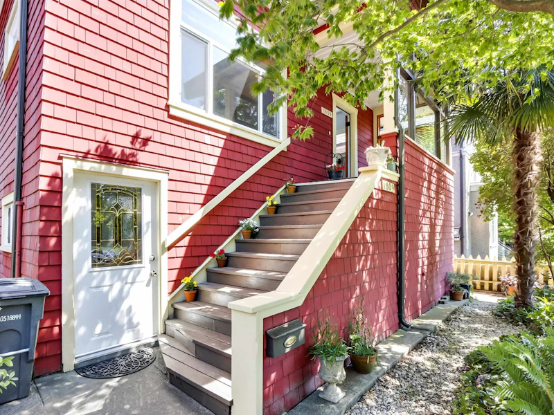 1809 Mcspadden Avenue, Vancouver BC V5N 1L3