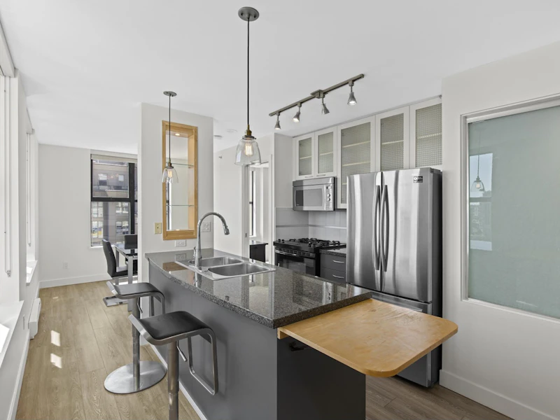 2107 - 969 Richards Street, Vancouver BC V6B 1A8
