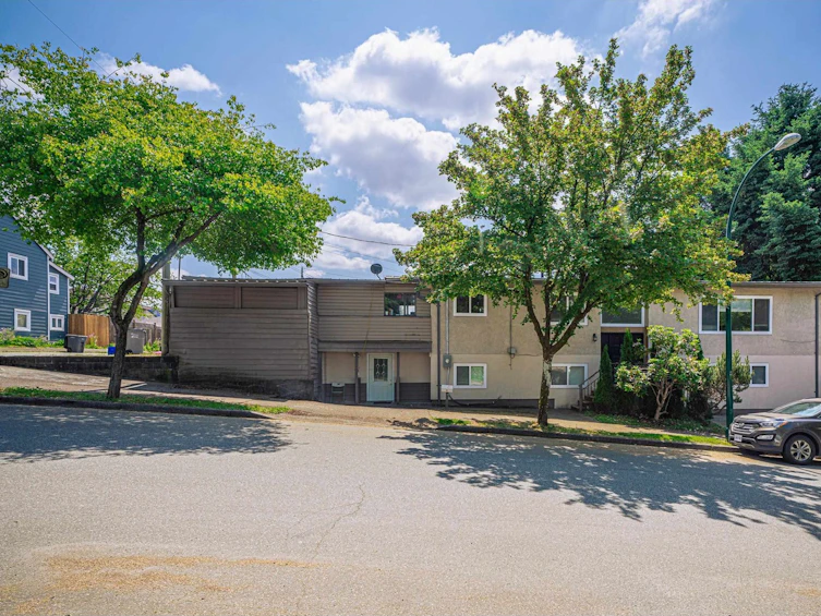 3304 East Georgia Street, Vancouver, BC, V5K 2L4
