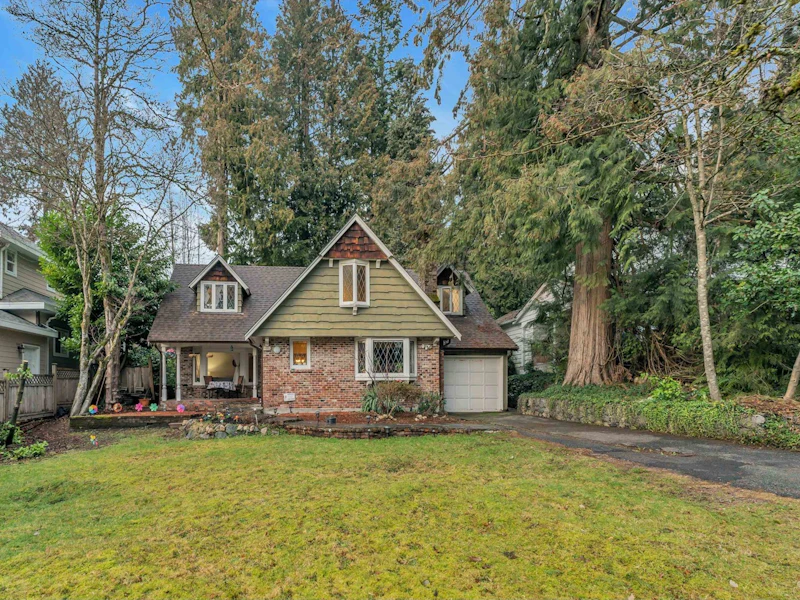 938 Clements Avenue, North Vancouver BC V7R 2K7