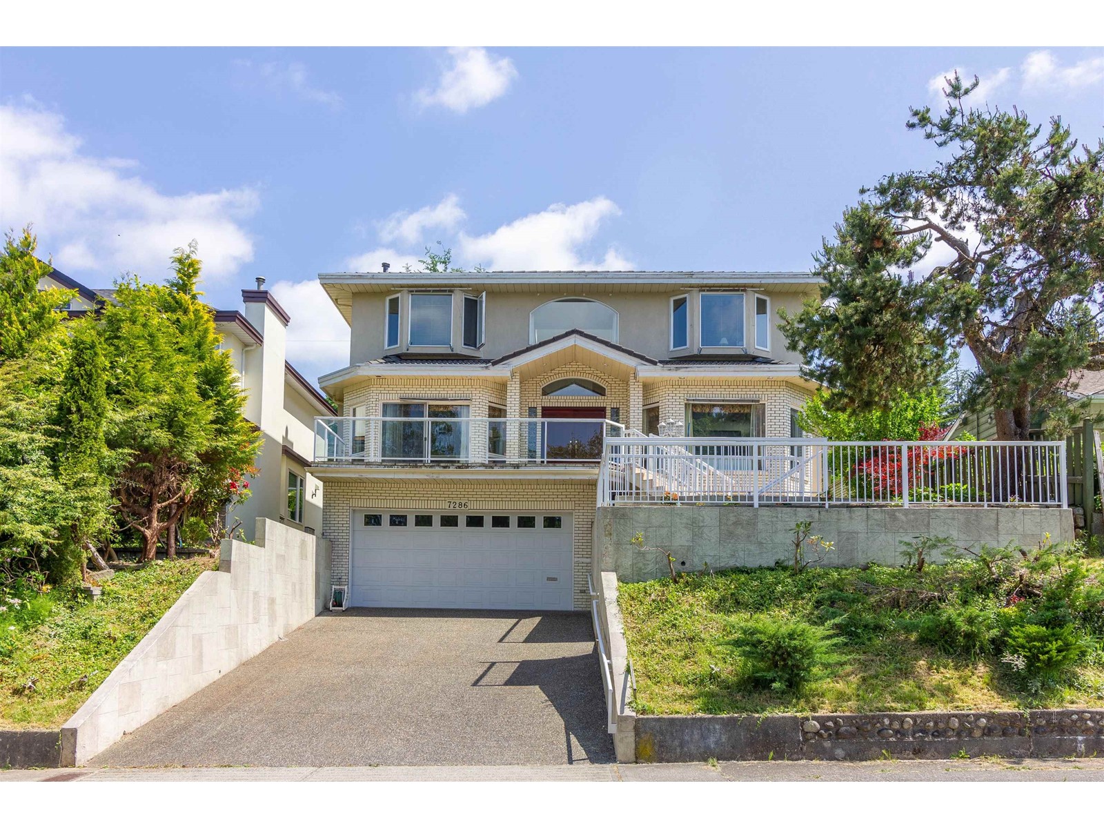 7286 Barnet Road, Burnaby, BC, V5A 1E2