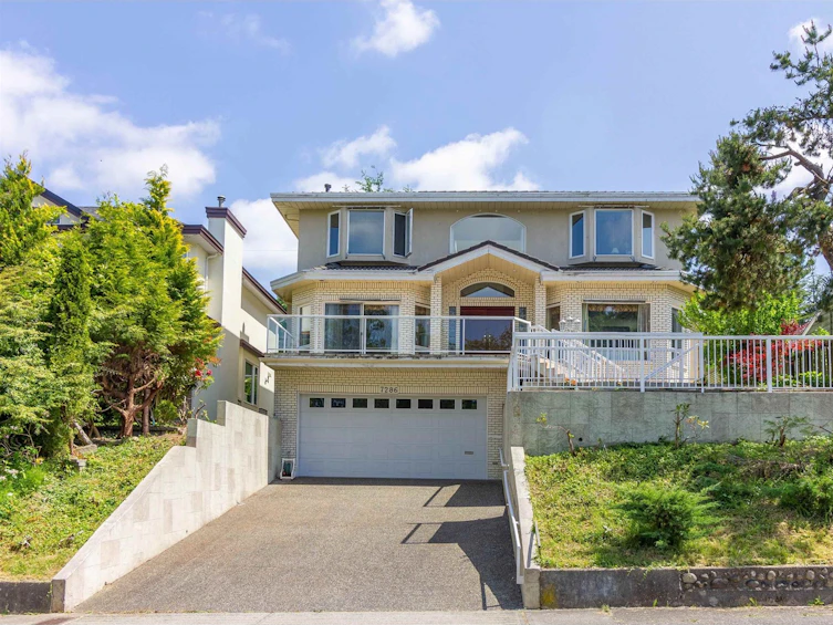 7286 Barnet Road, Burnaby, BC, V5A 1E2