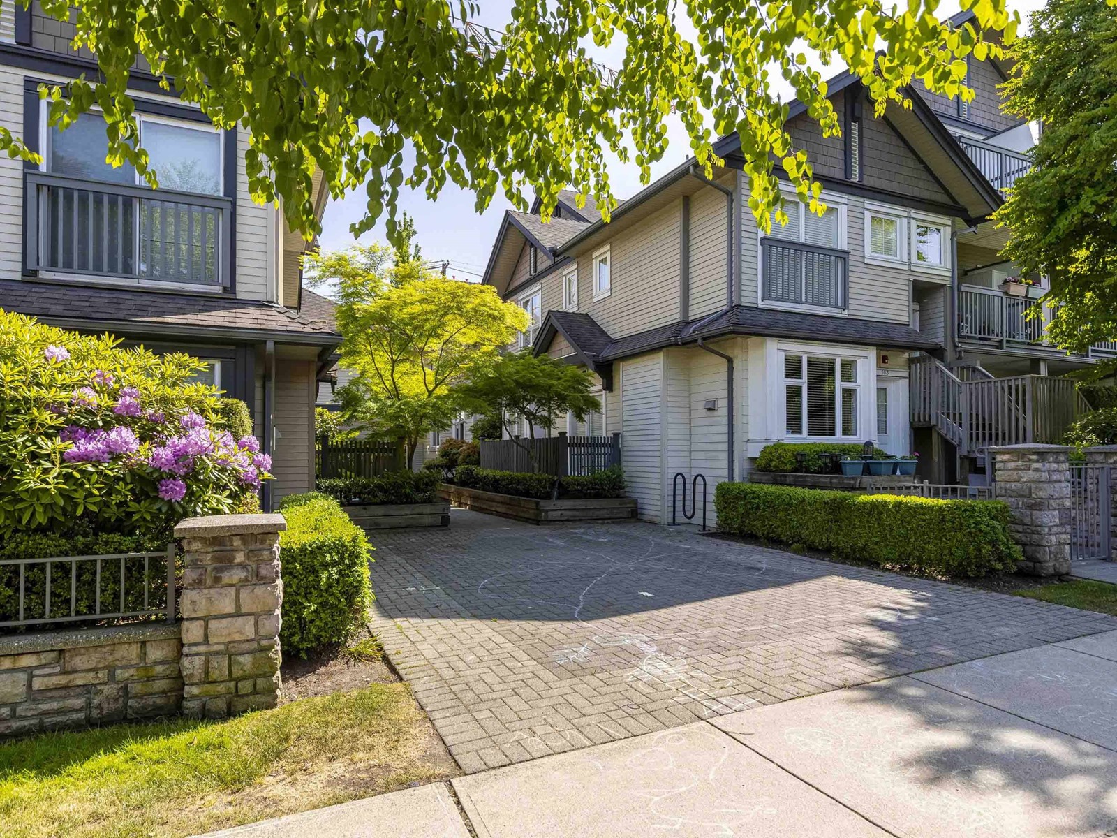 109-4438 Albert Street, Burnaby, BC, V5C 2G2