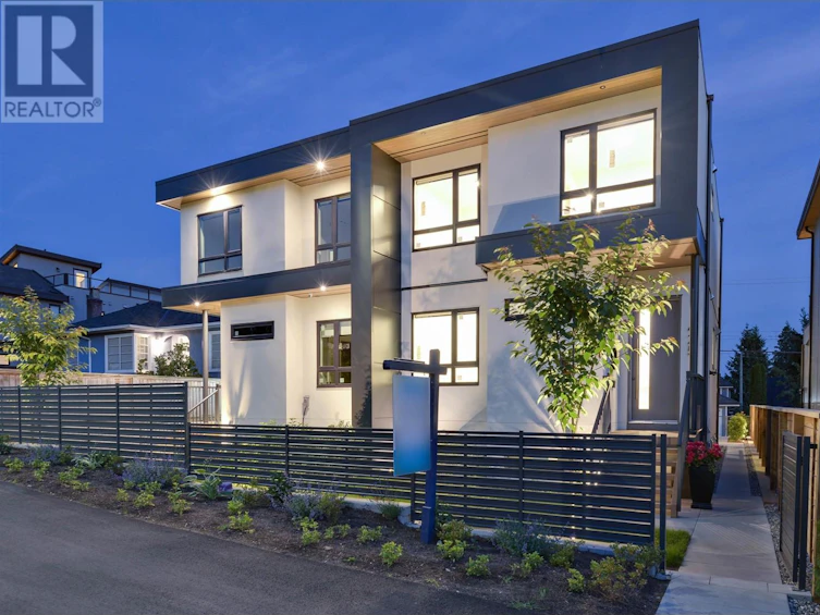 425 West Keith Road, North Vancouver, BC, V7M 1M2
