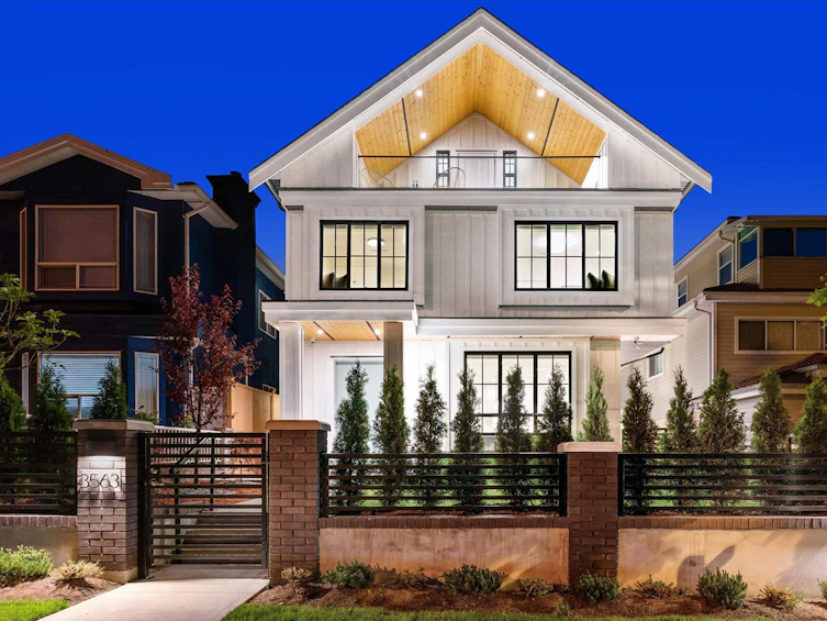 3561 Renfrew Street, Vancouver, BC, V5M 3L5