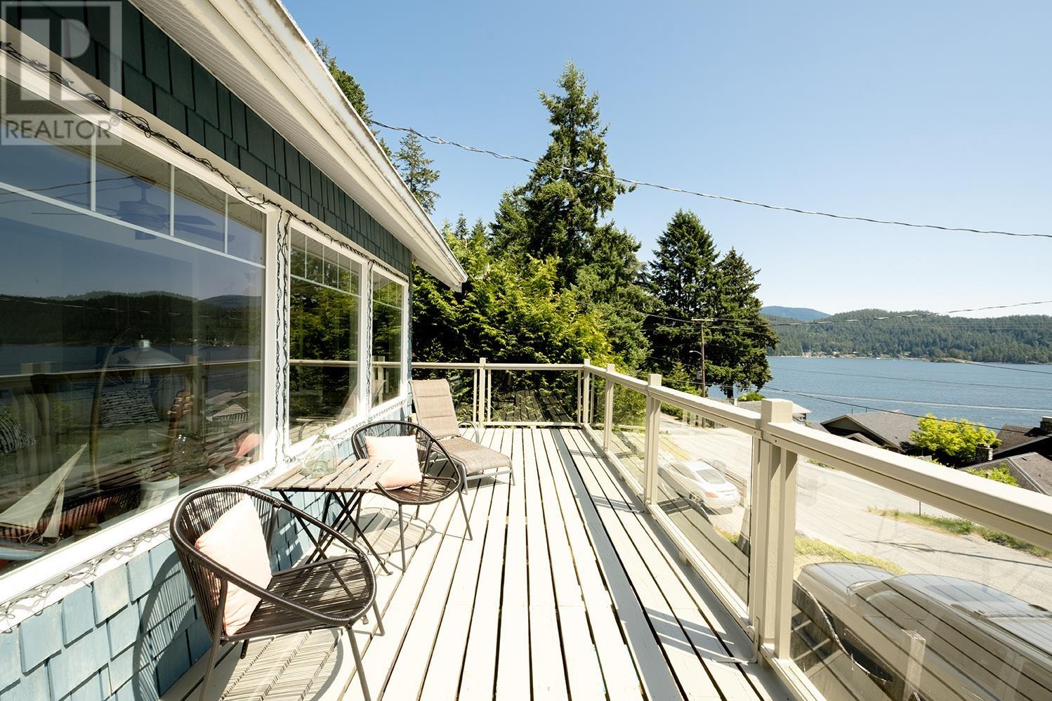 446 Central Avenue, Gibsons, BC, V0N 1V1