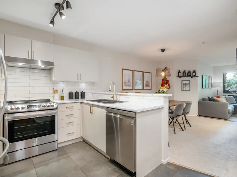 211 - 1150 E 29th Street, North Vancouver BC V7K 3E2