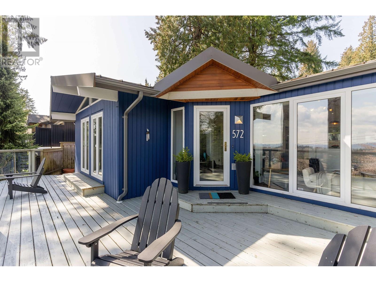 572 Tempe Crescent, North Vancouver, BC, V7N 1E8