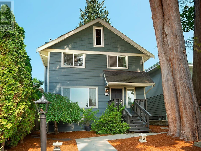 254 E 27th Street, North Vancouver BC V7N 1B6