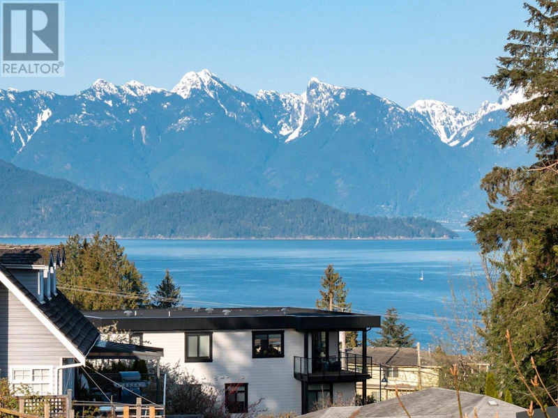 496 Spyglass Place, Gibsons BC