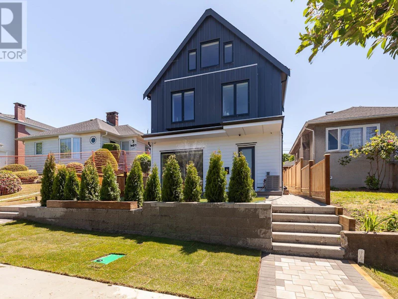 2646 E 4th Avenue, Vancouver BC V5M 1K4