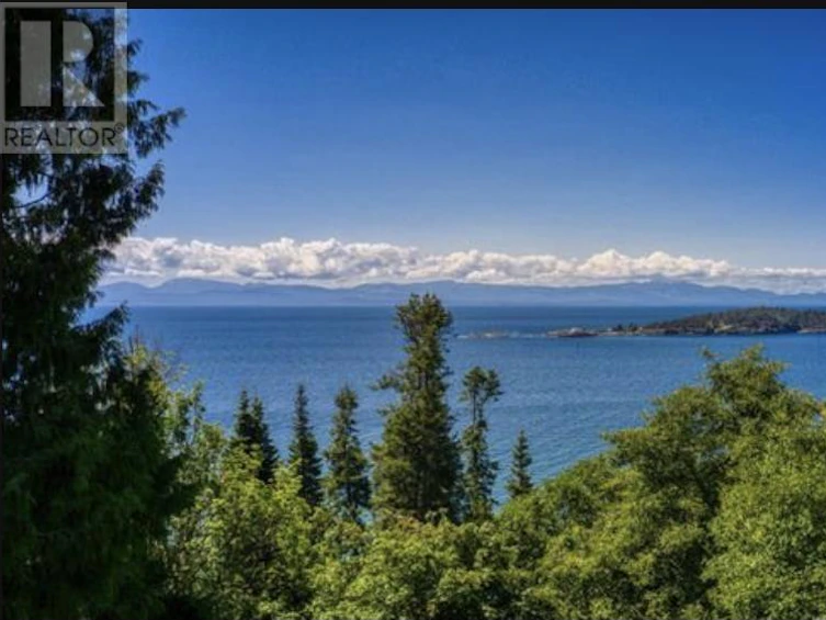 8141 Redrooffs Road Road, Halfmoon Bay, BC, V7Z 1A7