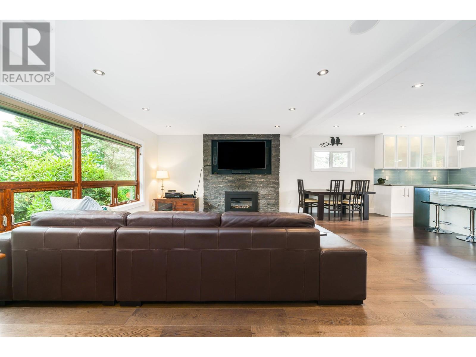 1045 West Grand Boulevard, North Vancouver, BC, V7L 3X1