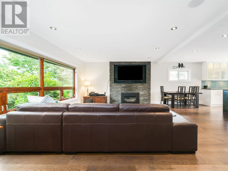1045 West Grand Boulevard, North Vancouver, BC, V7L 3X1