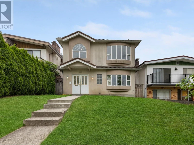 2622 E 8th Avenue, Vancouver BC V5M 1W5