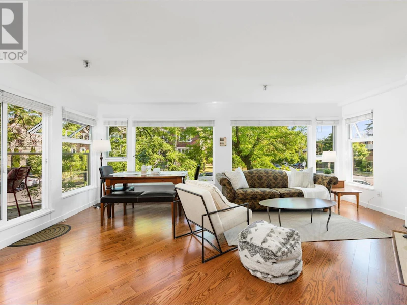 205 - 2010 W 8th Avenue, Vancouver BC V6J 1W5