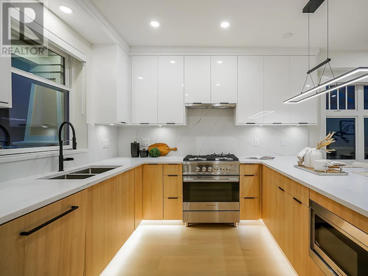 1672 East 15th Avenue, Vancouver, BC, V5N 2G1