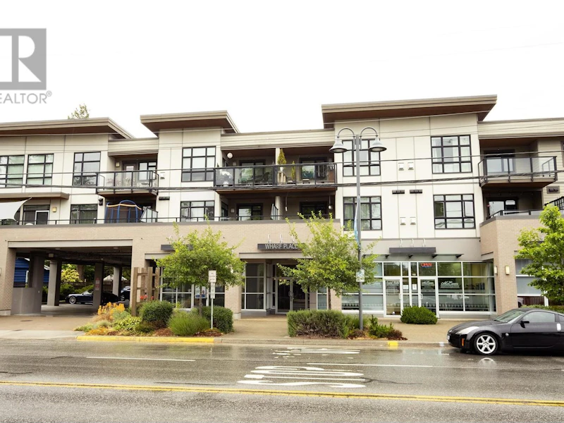 302 - 5682 Wharf Avenue, Sechelt BC