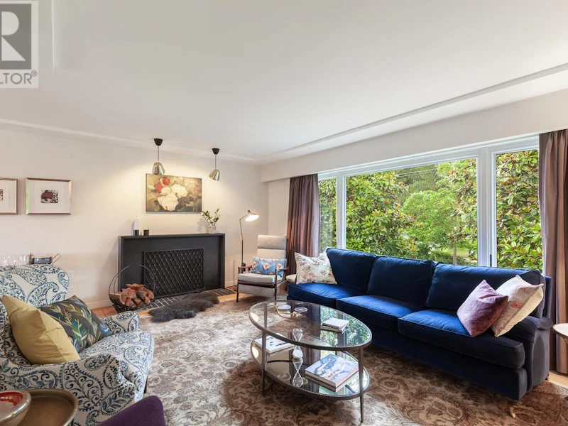 7160 Ontario Street, Vancouver BC V5X 3B6