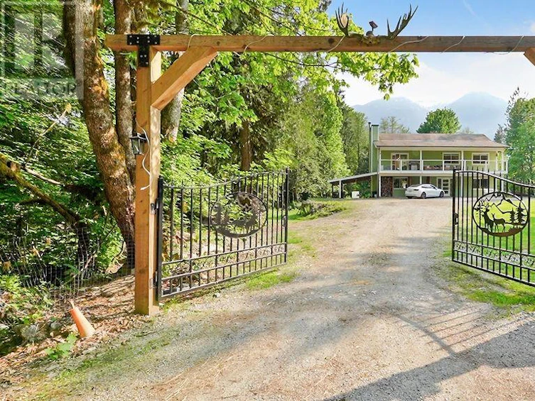 14605 Squamish Valley Road, Squamish, BC, V0N 1H0