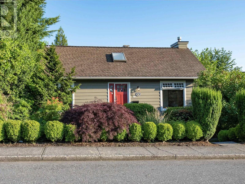 429 W 27th Street, North Vancouver BC V7N 2H7
