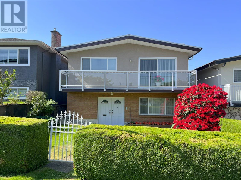 3560 Moscrop Street, Vancouver BC V5R 5N8