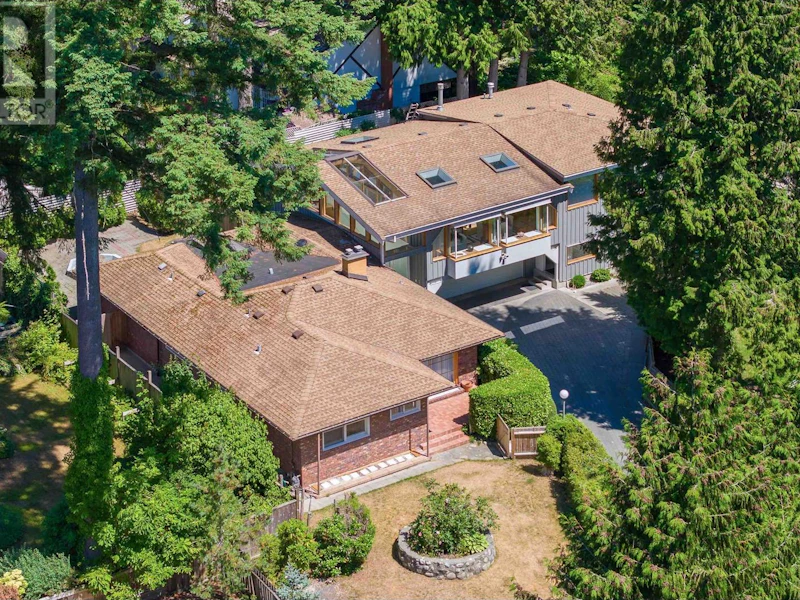 1190 Edgewood Road, North Vancouver BC V7R 1Y9
