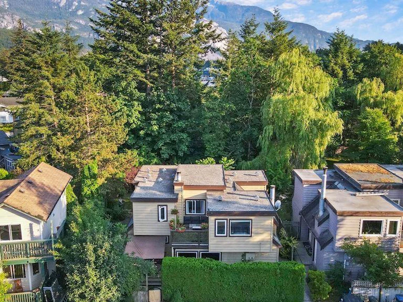 1039 Brothers Place, Squamish BC V0N 1T0