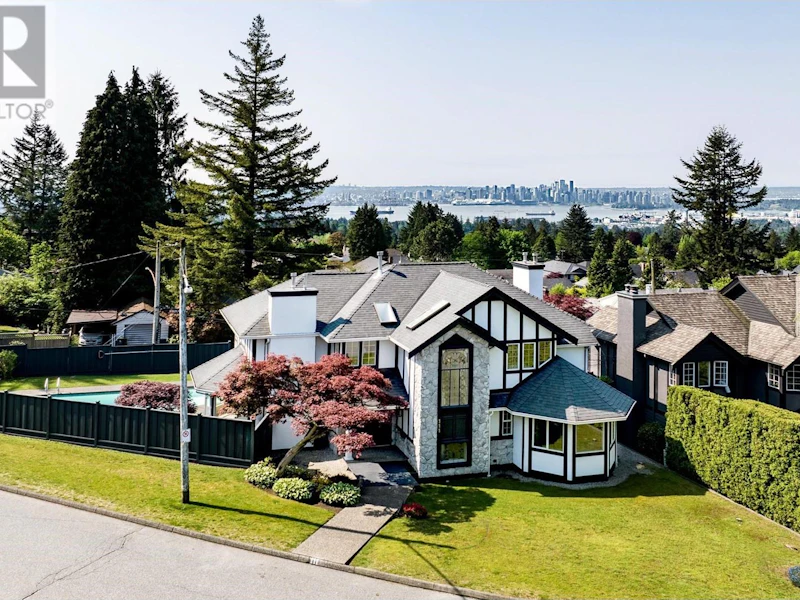 111 Sandringham Crescent, North Vancouver BC V7N 4E9