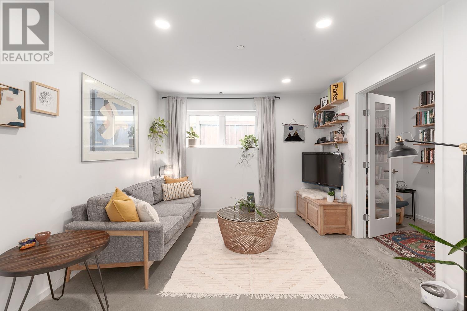 2333 Napier Street, Vancouver, BC, V5L 2P4