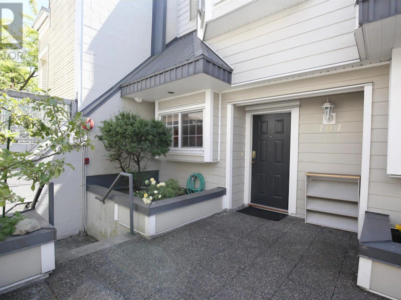 104 - 3753 W 10th Avenue, Vancouver BC V6R 2G5
