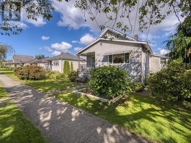 225 Osborne Avenue, New Westminster, BC, V3L 1Y7