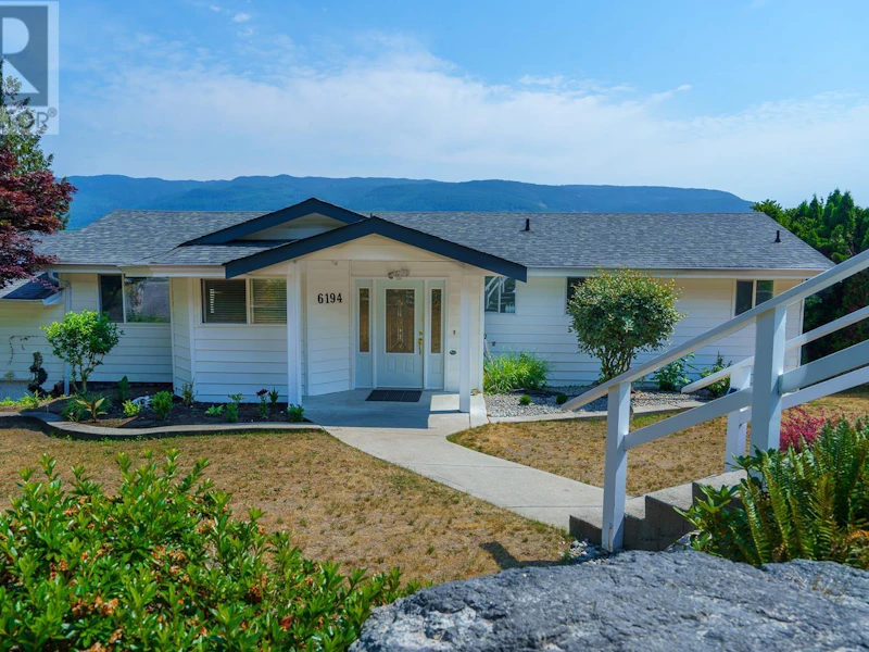 6194 Fairway Avenue, Sechelt BC