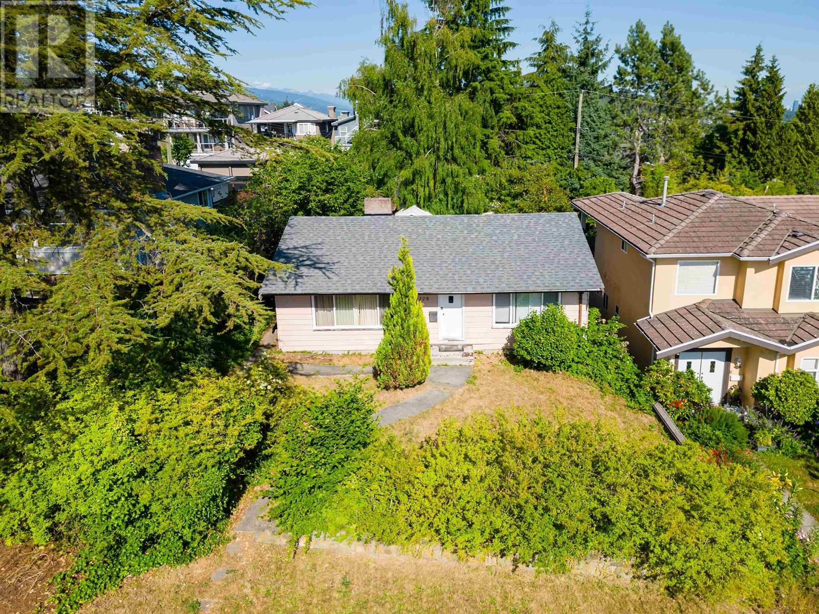 128 North Grosvenor Avenue, Burnaby, BC, V5B 1J2
