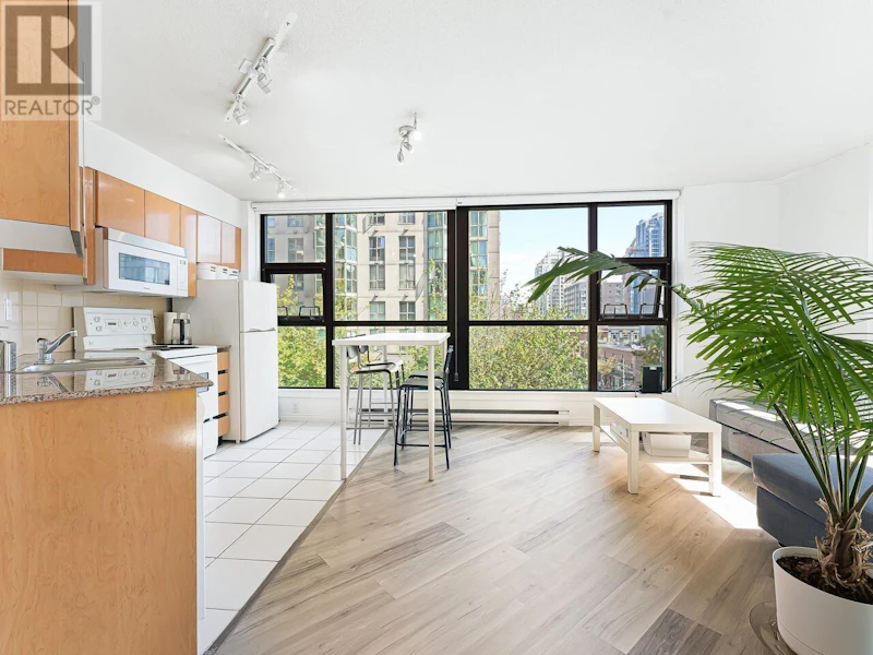 315 - 1189 Howe Street, Vancouver BC V6Z 2X4