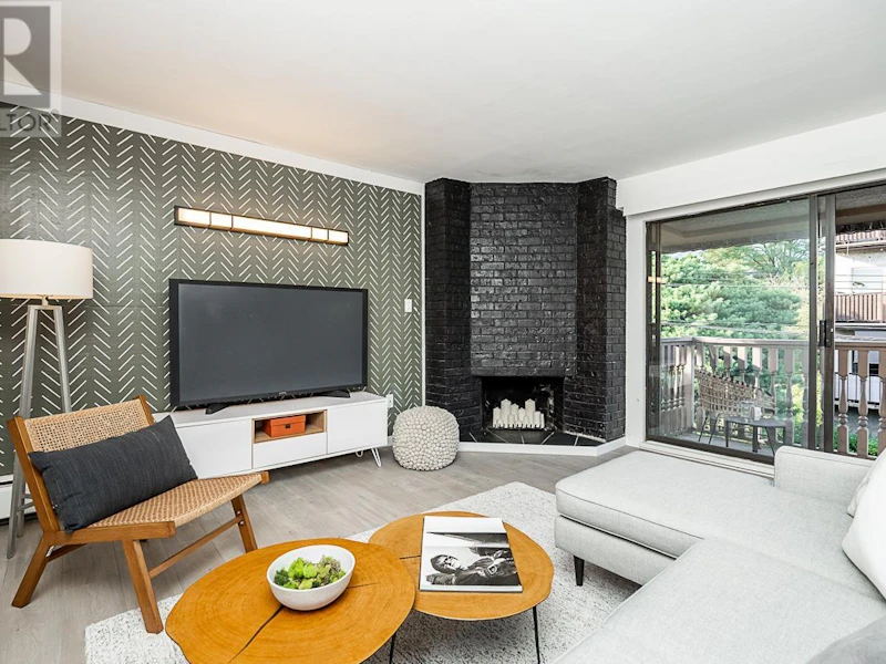 310 - 236 W 2nd Street, North Vancouver BC V7M 1C6