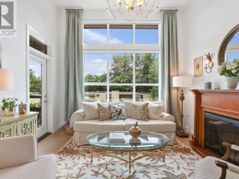 401 - 3205 Mountain Highway, North Vancouver BC