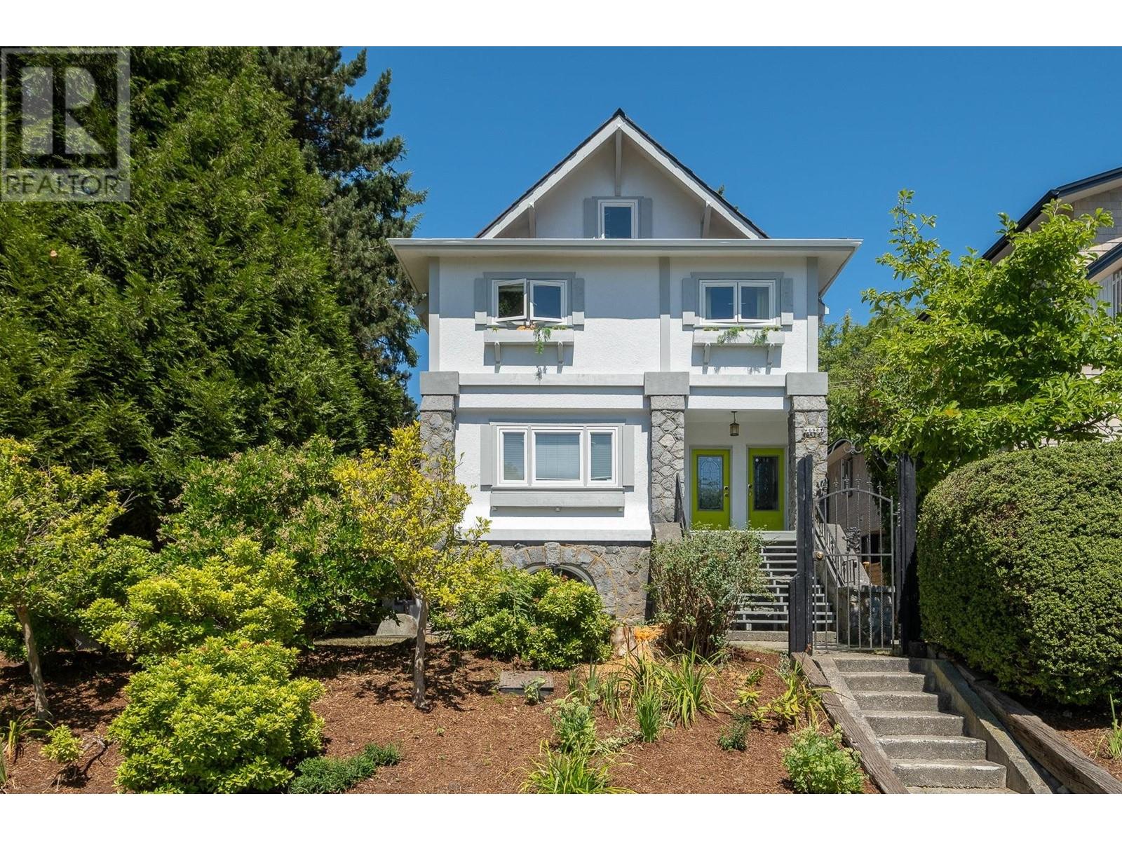2575 West 3rd Avenue, Vancouver, BC, V6K 1M2