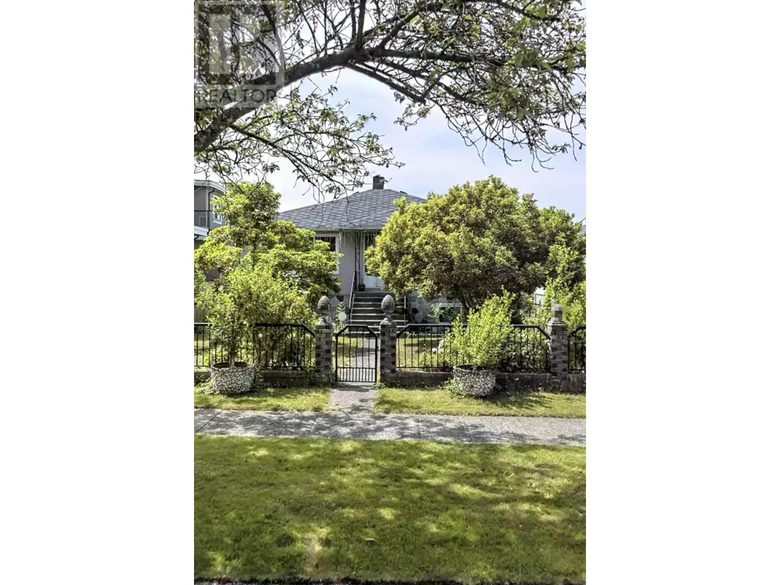 4507 Dumfries Street, Vancouver, BC, V5N 3T4