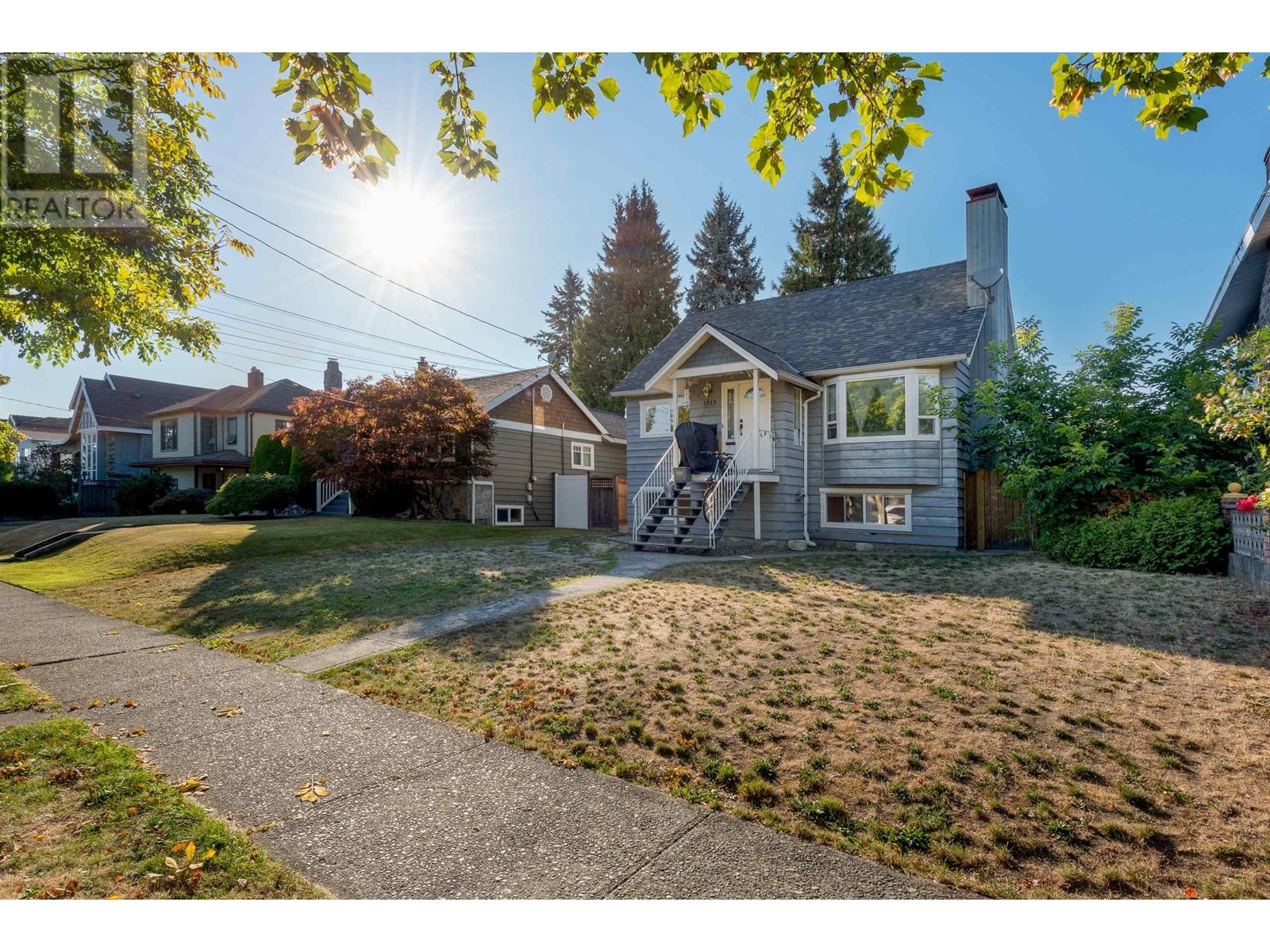 1913 Edinburgh Street, New Westminster, BC, V3M 2X4