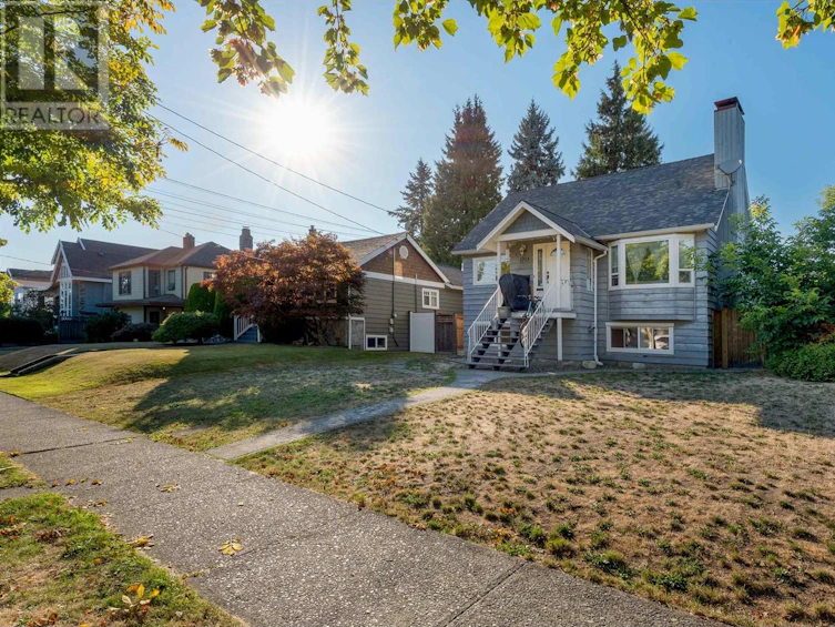 1913 Edinburgh Street, New Westminster, BC, V3M 2X4